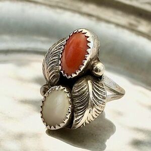 Vintage Native American Coral & Mother Of Pearl Sterling Silver Ring (7)